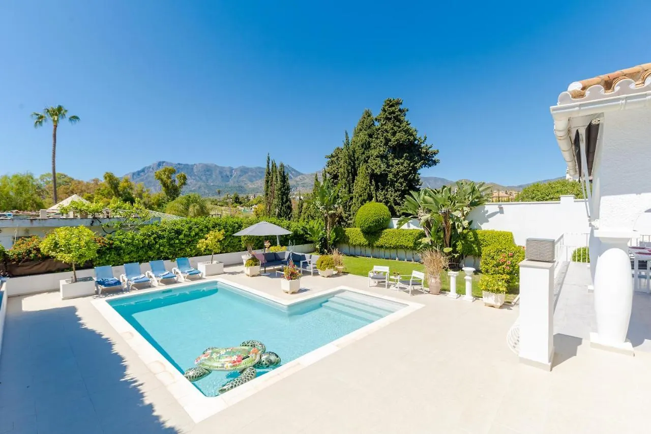 Modern Villa With Heated Pool & Bbq Next To The Beach Marbella