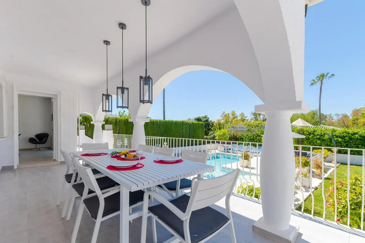 Modern Villa With Heated Pool & Bbq Next To The Beach Marbella