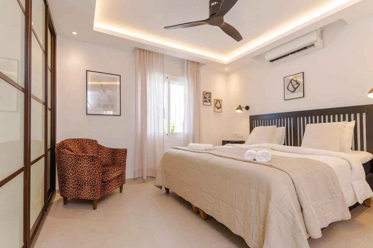 Modern Villa With Heated Pool & Bbq Next To The Beach Marbella